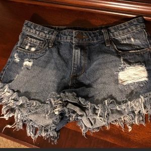 Denim frayed shorts